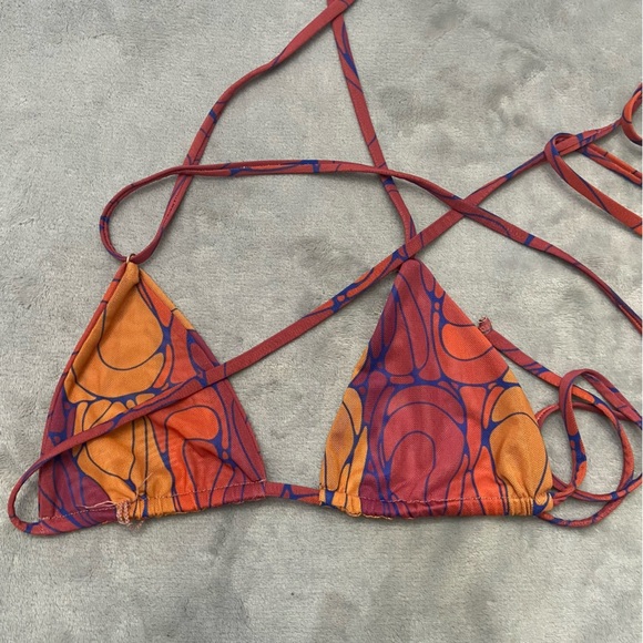 Gonza Triangle String Bikini Top in Violeta 3024 - Picture 9 of 11